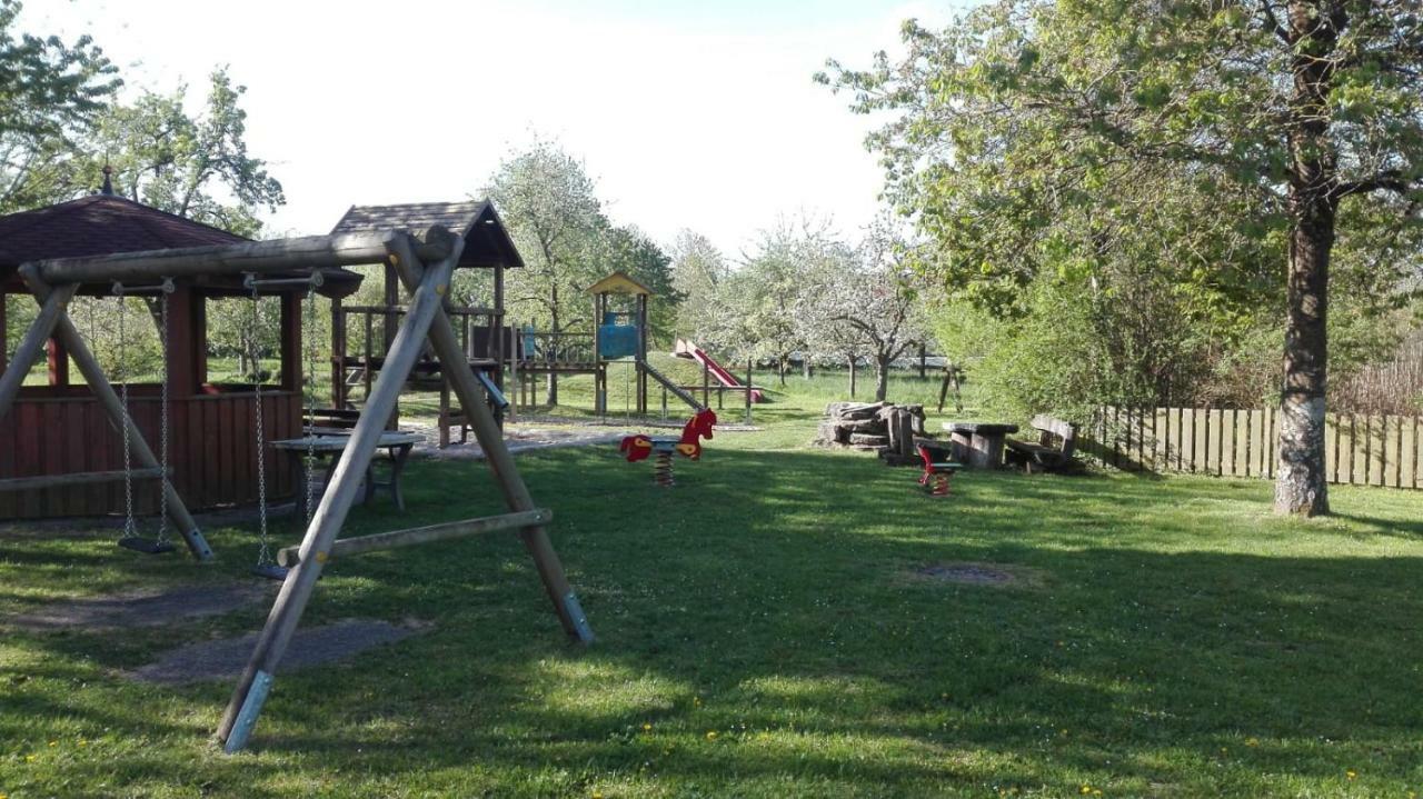 Obere Ferienwohnung Asshoff Zwischen Odenwald, Taubertal Und Bauland Berolzheim Exteriör bild