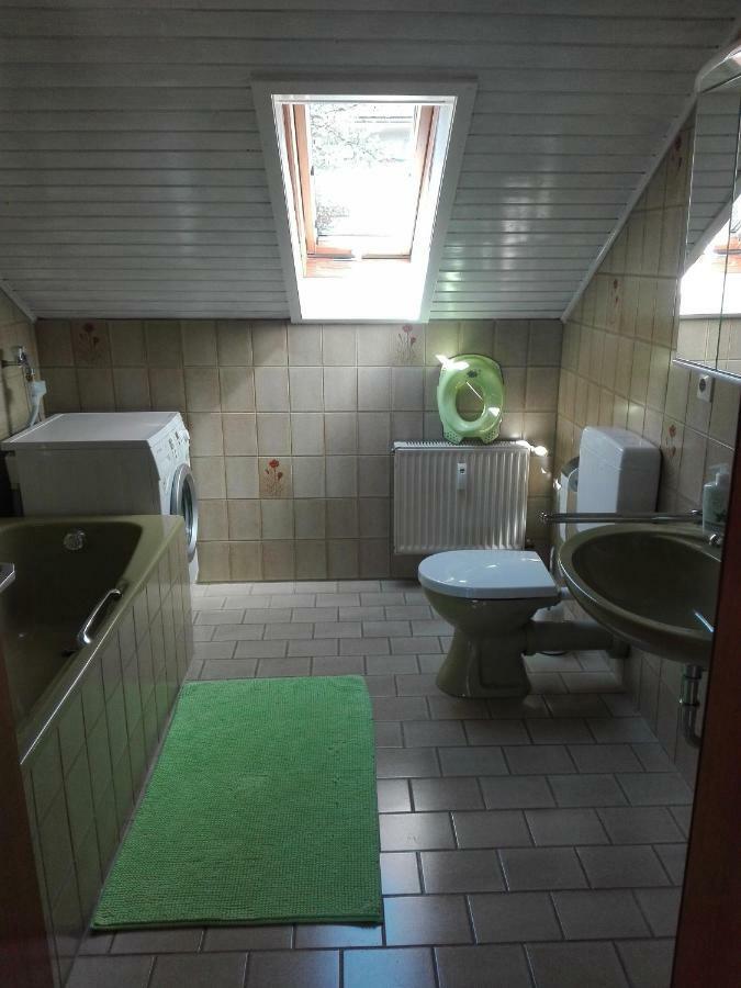 Obere Ferienwohnung Asshoff Zwischen Odenwald, Taubertal Und Bauland Berolzheim Exteriör bild